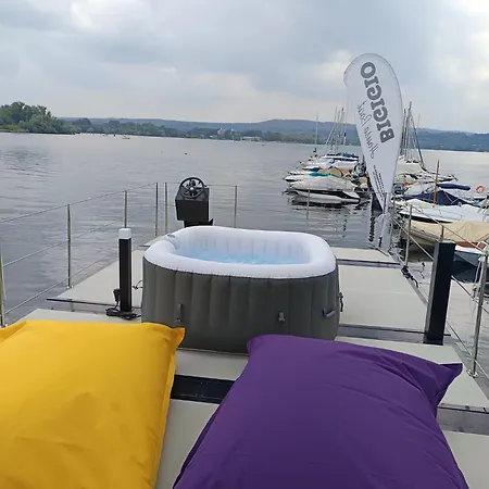 Botel Diamond Bigigio House Boat