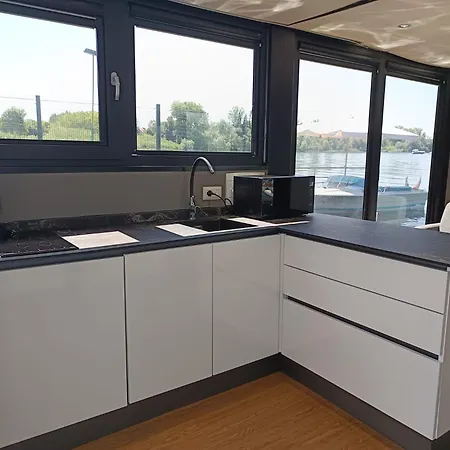 Diamond Bigigio House Boat * Lisanza